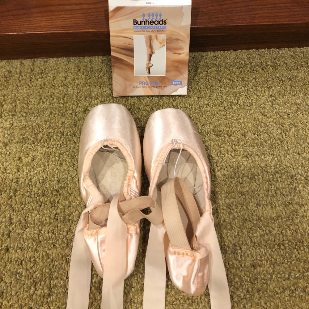 Brand new sewn Suffolk Spotlight pointe shoes